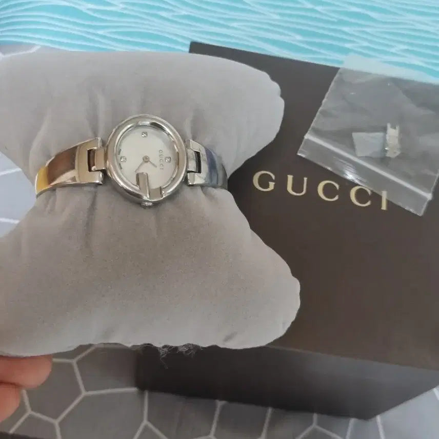 [BUNJANG] Gucci Mother of Pearl Diamond Ladies Watch / 구찌시계(자개.다이아)