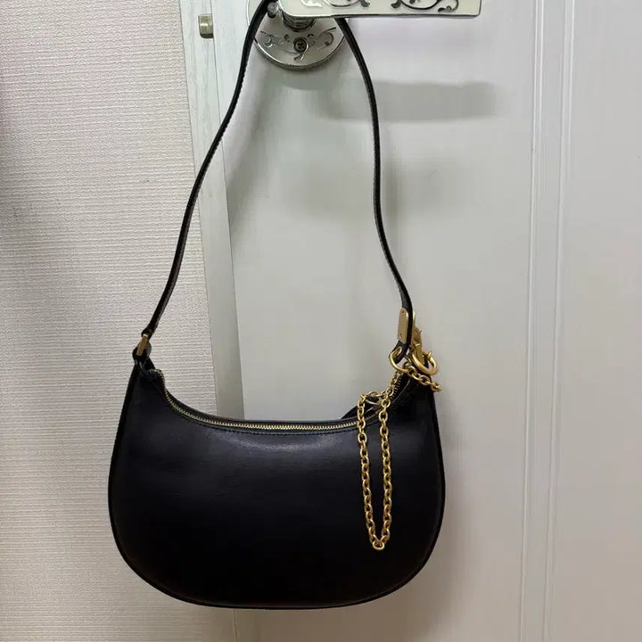 [BUNJANG] OSTKAKA Knut Mini Hobo Bag Black / 오스트카카 크누트 미니 호보