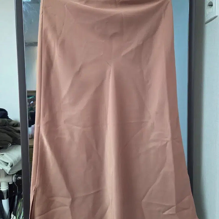 [BUNJANG] Beige H-Line Satin Midi Skirt / 베이지 H라인 새틴스커트