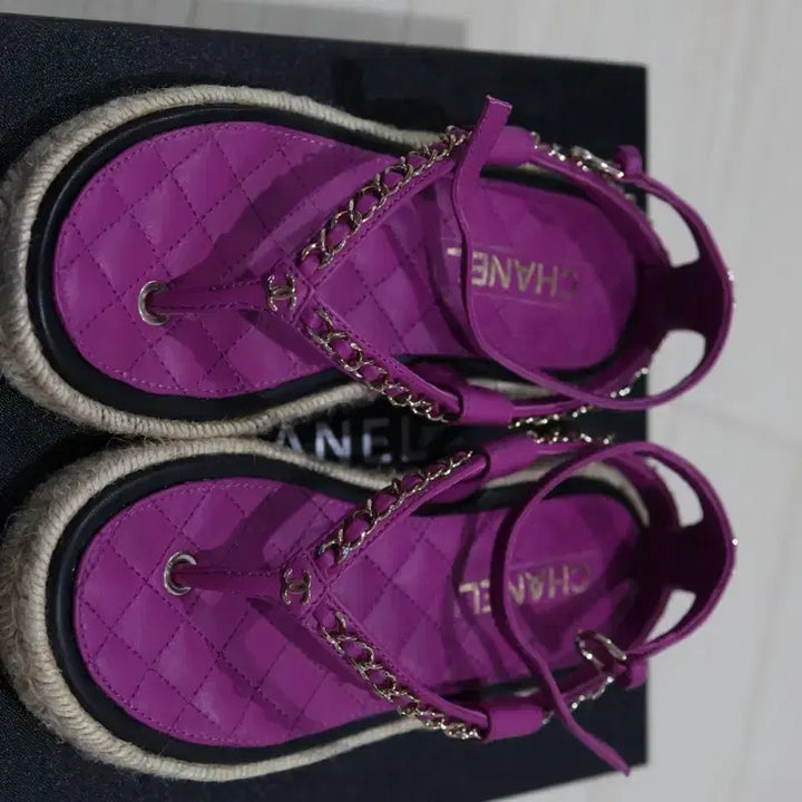 [SOLD OUT] 샤넬 스트랩 체인 샌들