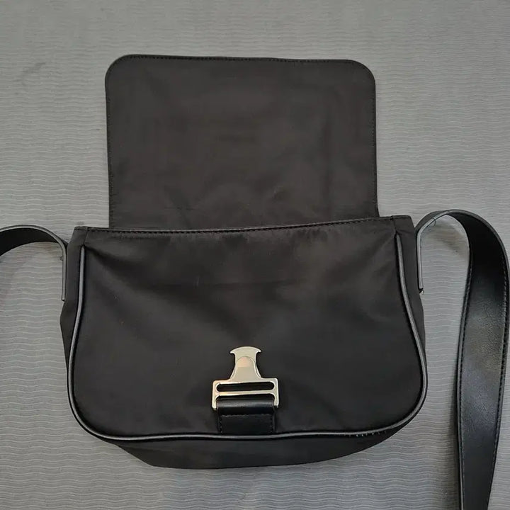 [BUNJANG] Matinkim Mini Buckle Bag / 마뗑킴 미니 버클 백