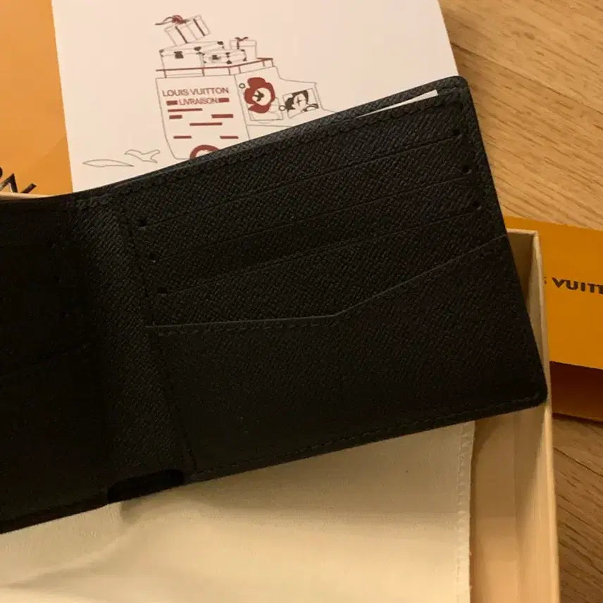 [SOLD OUT] 루이비통 슬렌더 월릿 모노그램 이클립스 (미개봉 새상품)