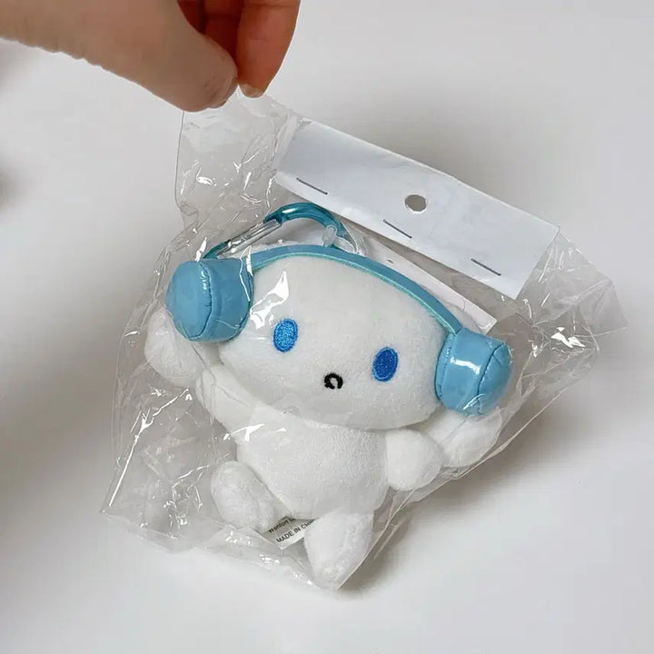 [BUNJANG] Sanrio Cinnamoroll Headphones Plush Keychain / 시나모롤 헤드폰 인형 키링 새상품 (아이시나모롤 고죠 사토루 시나모롤)