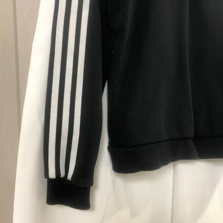 [SOLD OUT] 아디다스 블랙 삼선 하프집업 트레이닝탑 S