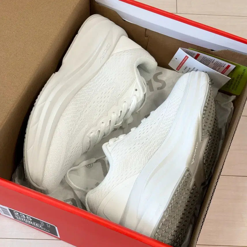 [BUNJANG] Syuniel Sneakers 235 New / 슈니엘 운동화 235 230 새상품