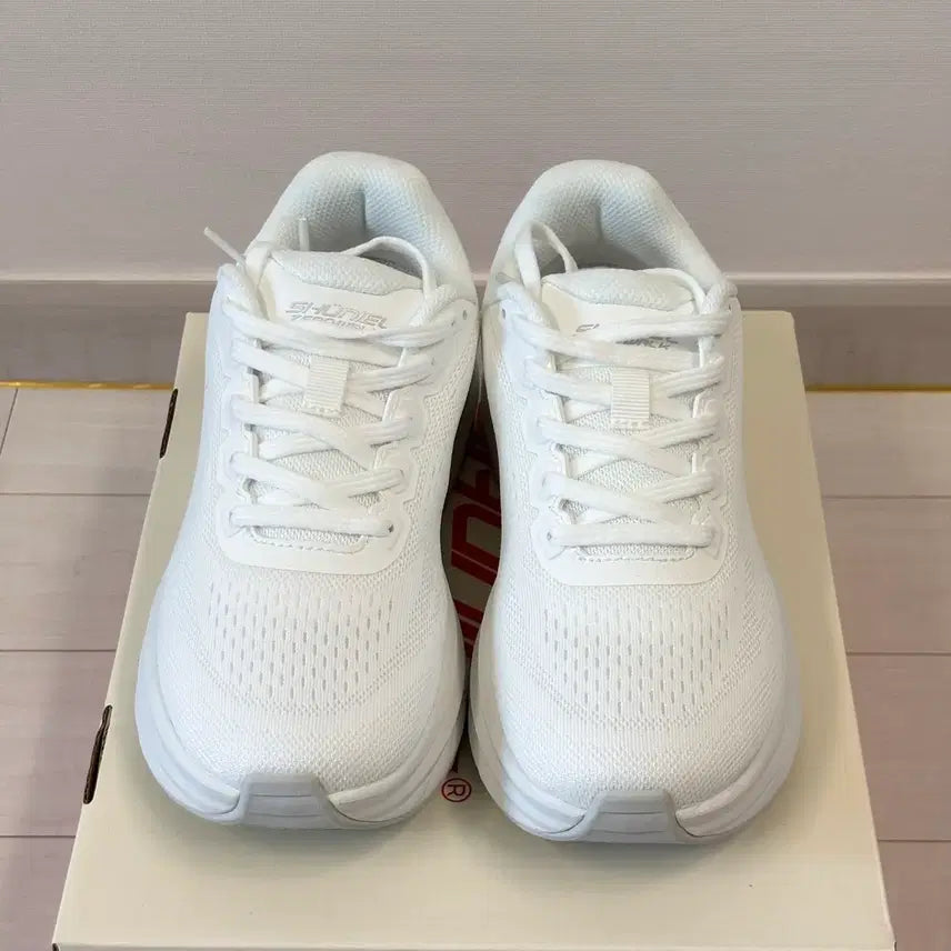 [BUNJANG] Syuniel Sneakers 235 New / 슈니엘 운동화 235 230 새상품