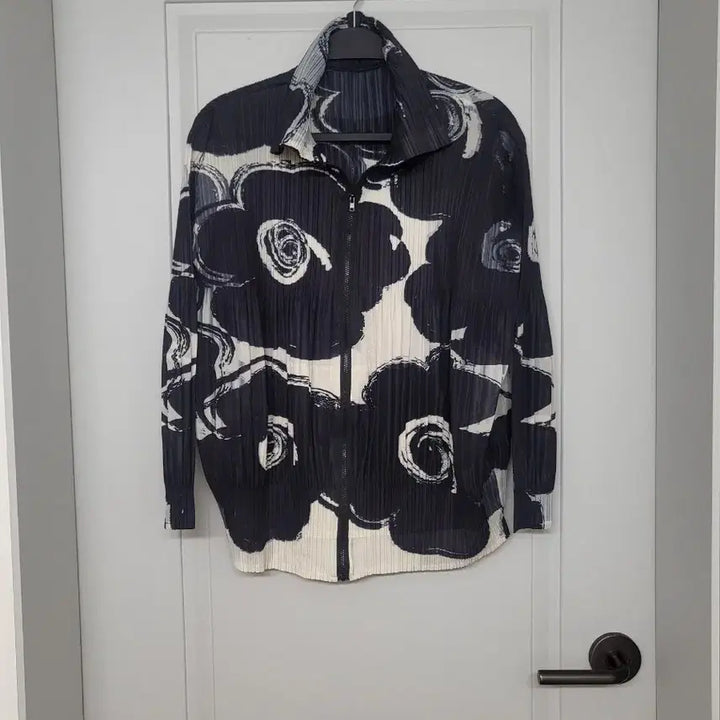 [BUNJANG] Yoits Pleated Flower Pattern Zip-Up Jacket / 요이츠 플리츠 플라워 패턴 집업 자켓