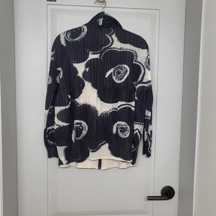[BUNJANG] Yoits Pleated Flower Pattern Zip-Up Jacket / 요이츠 플리츠 플라워 패턴 집업 자켓