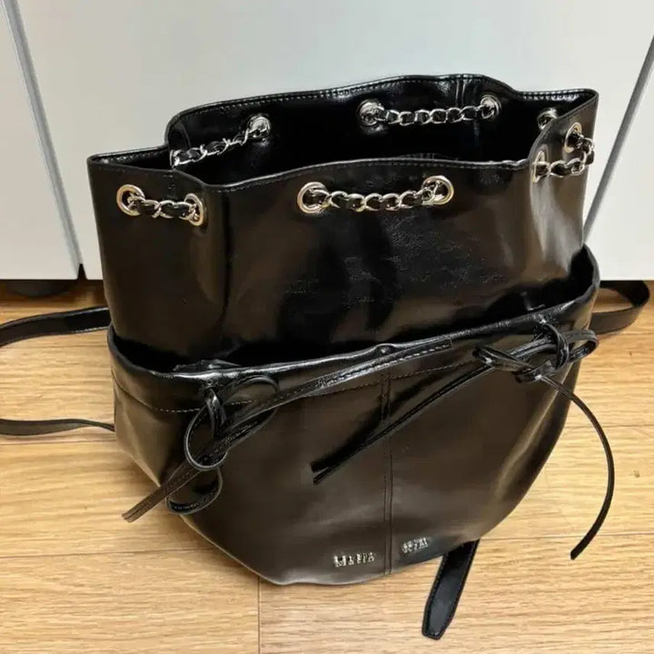 [BUNJANG] Matinkim Black Leather Bucket Bag / 마뗑킴 블랙 레더 버킷백