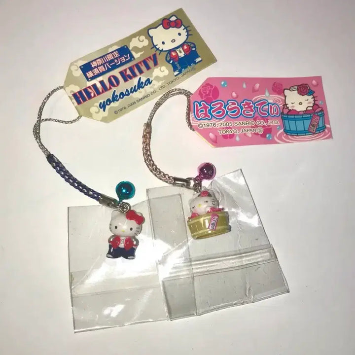 [BUNJANG] Vintage Sanrio Hello Kitty Bath Rose &amp; Skajan Keychain Bundle Set / 고전 양키 스카쟌 장미 목욕 키티스트랩 킽스 키티 열쇠고리