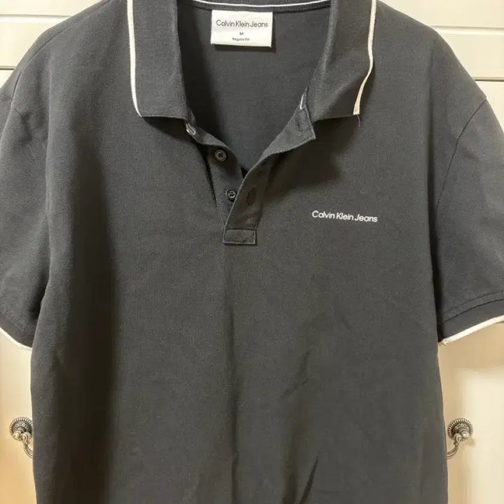 [BUNJANG] Calvin Klein Karity T-Shirt Medium / 캘빈 클라인 카리티 사이즈 M 득템하세요!