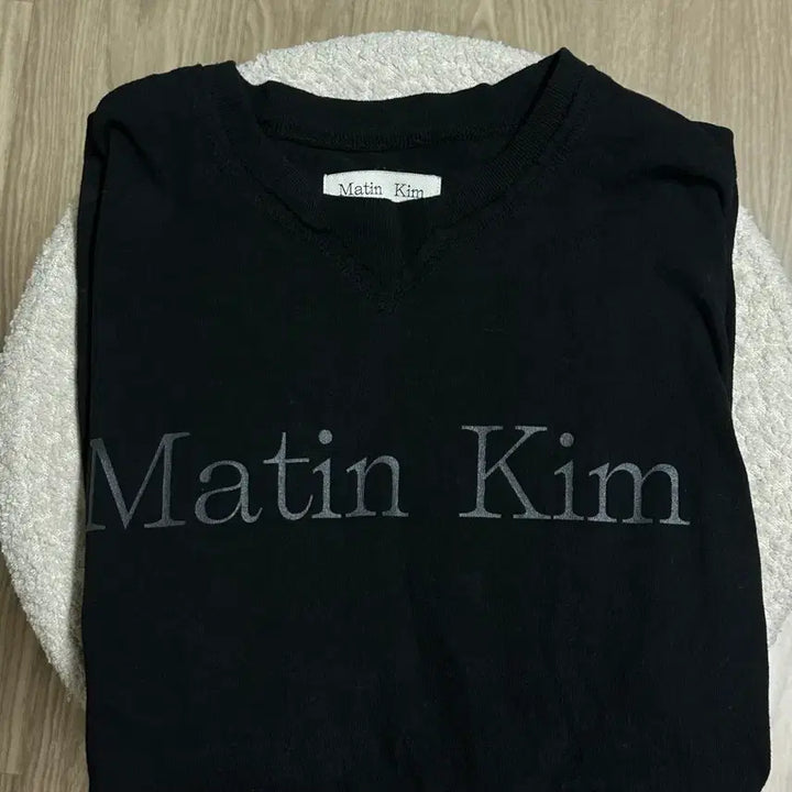 [SOLD OUT] 마뗑킴 로고 타이포 슬리브리스