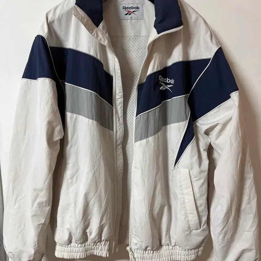[SOLD OUT] 리복 올드스쿨 바람막이 화이트 네이비