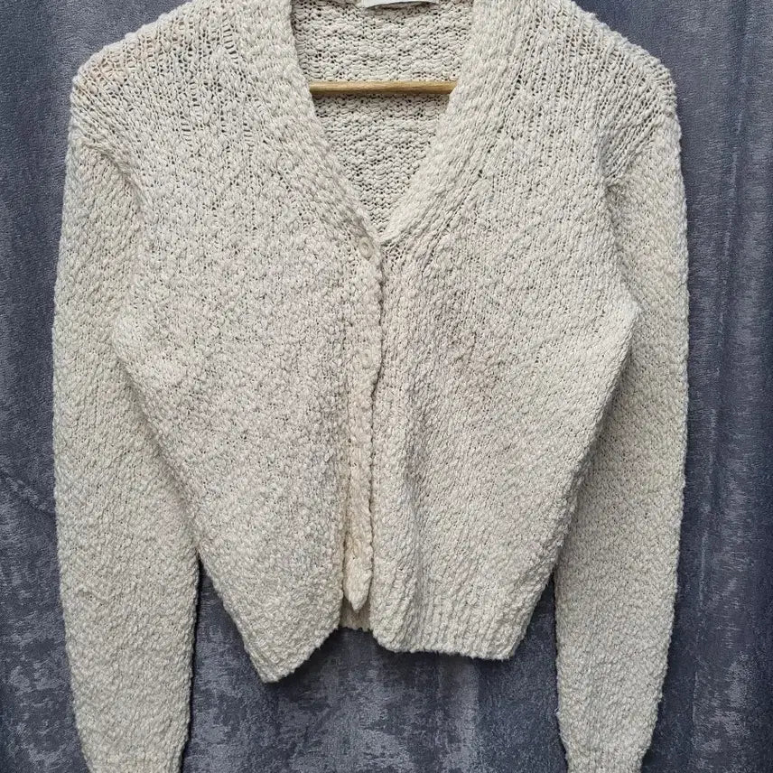 [BUNJANG] SUNDAY Ivory V-Neck Bouclé Cardigan / SUNDAY 아이보리 브이넥 가디건