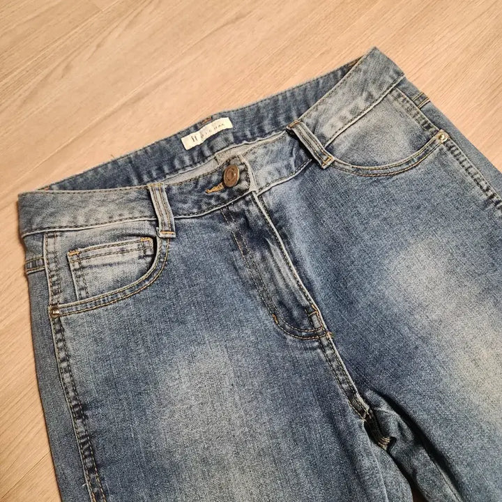 [BUNJANG] It MICHAA Bootcut Denim Pants / 잇미샤 청바지 부츠컷 데님 팬츠 70