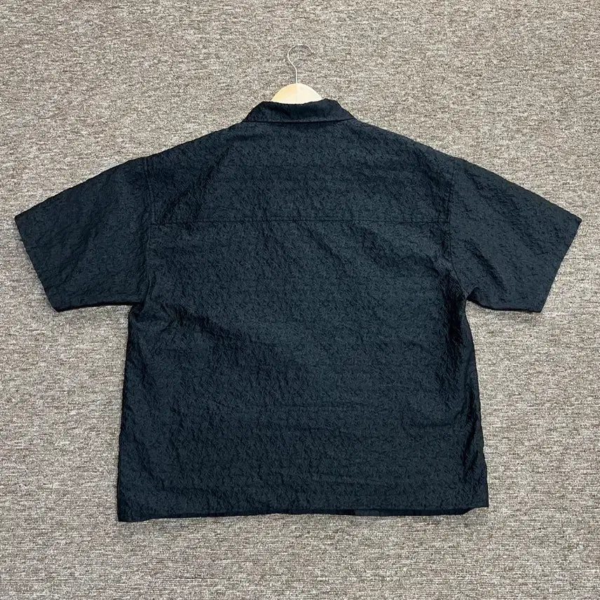 [BUNJANG] ANYTIME LOREAK Black Textured Short-Sleeve Shirt L / 애니타임로릭 블랙 텍스처 반팔 셔츠 L
