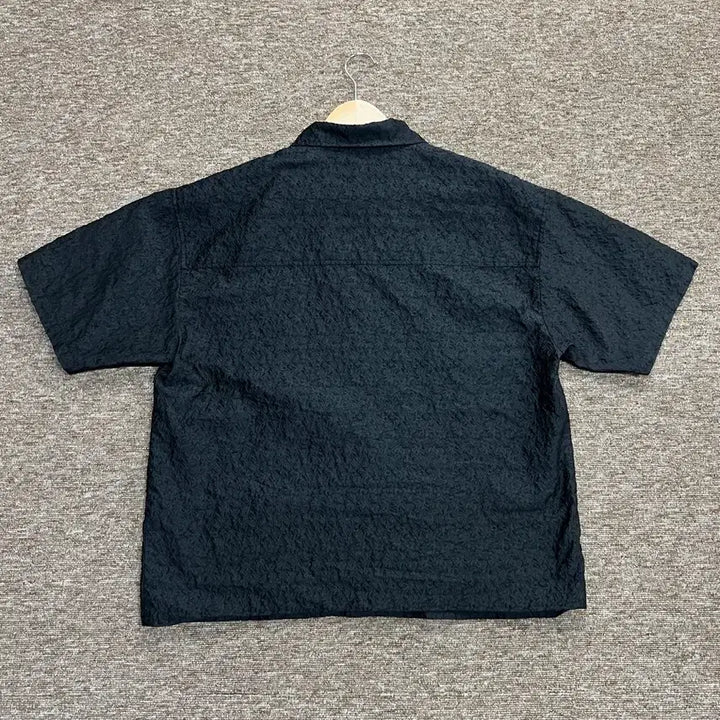 [BUNJANG] ANYTIME LOREAK Black Textured Short-Sleeve Shirt L / 애니타임로릭 블랙 텍스처 반팔 셔츠 L