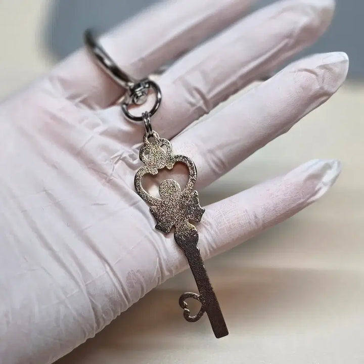 [BUNJANG] Heart Key Charm Keychain / 하트 열쇠 모양 키링