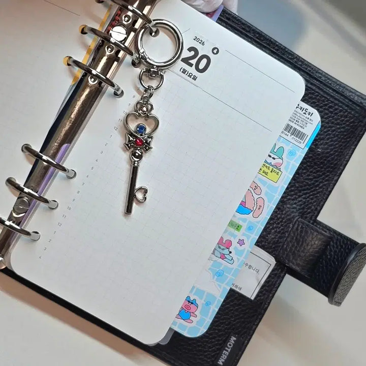 [BUNJANG] Heart Key Charm Keychain / 하트 열쇠 모양 키링