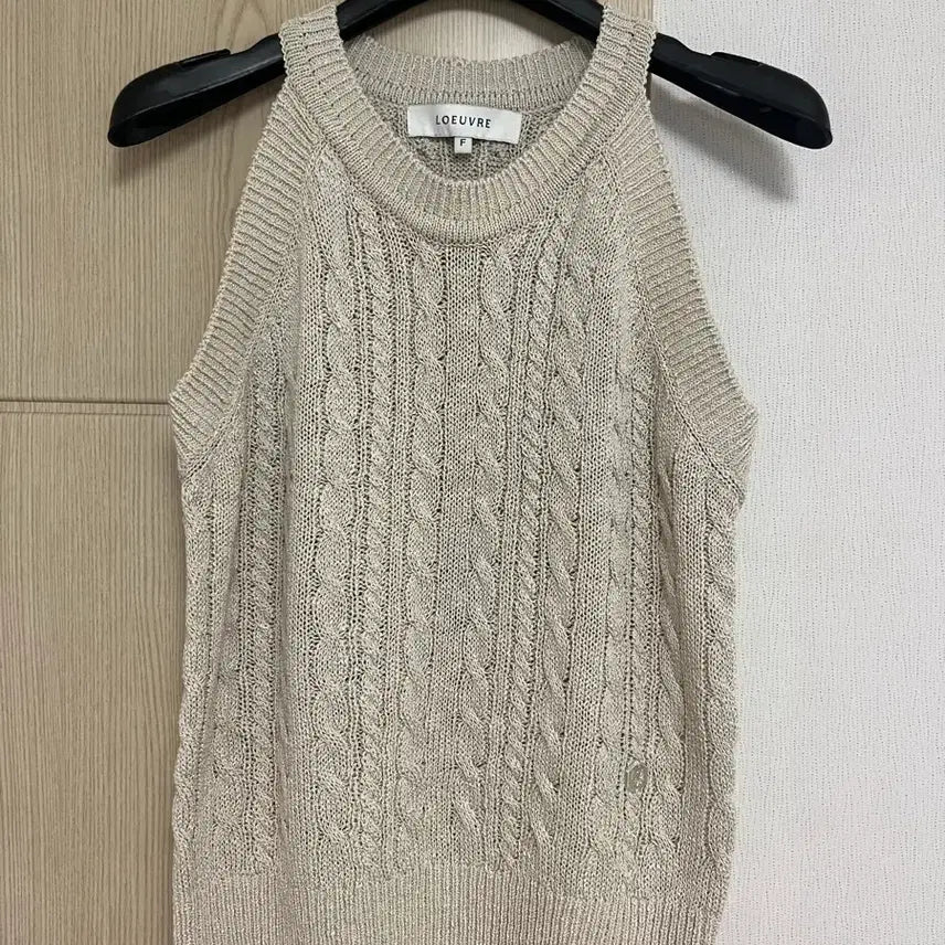 [SOLD OUT] 루에브르 홀터넥 슬리브리스 니트