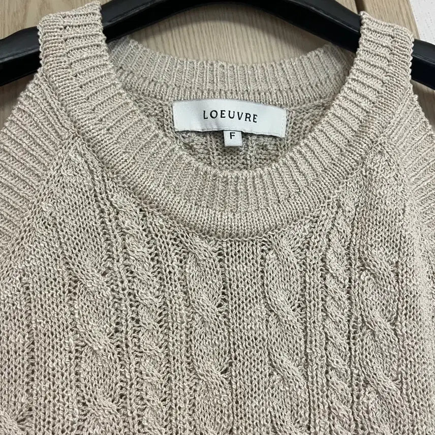 [SOLD OUT] 루에브르 홀터넥 슬리브리스 니트