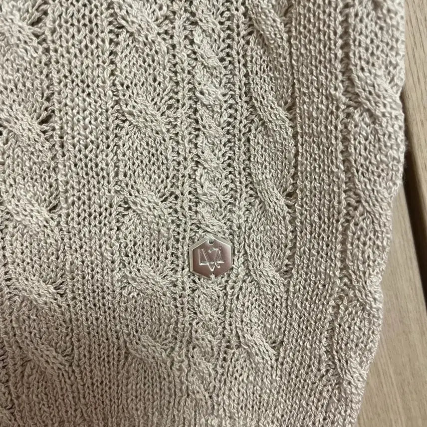 [SOLD OUT] 루에브르 홀터넥 슬리브리스 니트