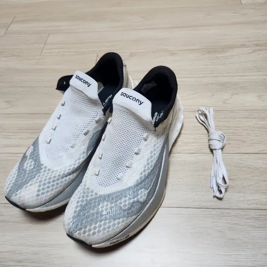 [SOLD OUT] [써코니] 엔돌핀 프로4 화이트실버 카본화 285