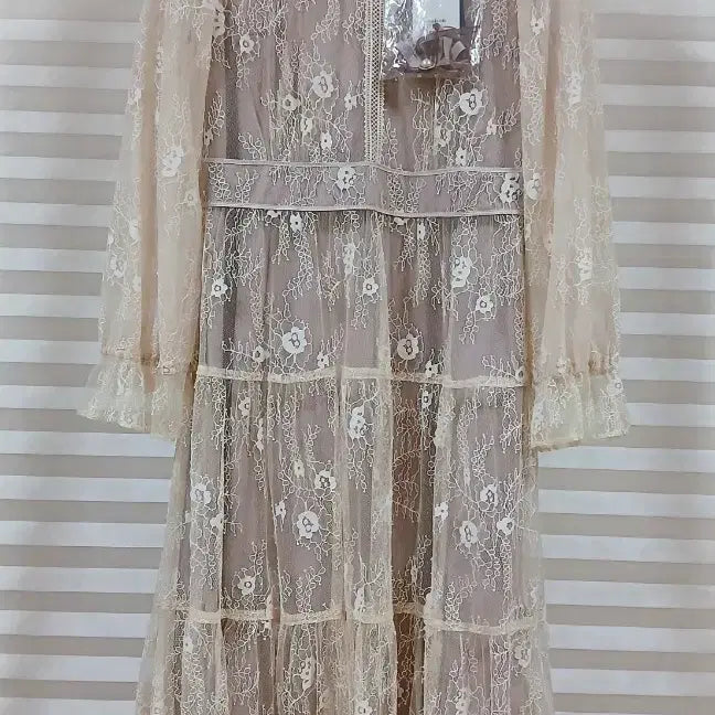[SOLD OUT] (미착용) 로엠 레이스 원피스 / 베네통 시슬리 써스데이 산드로 마쥬 린