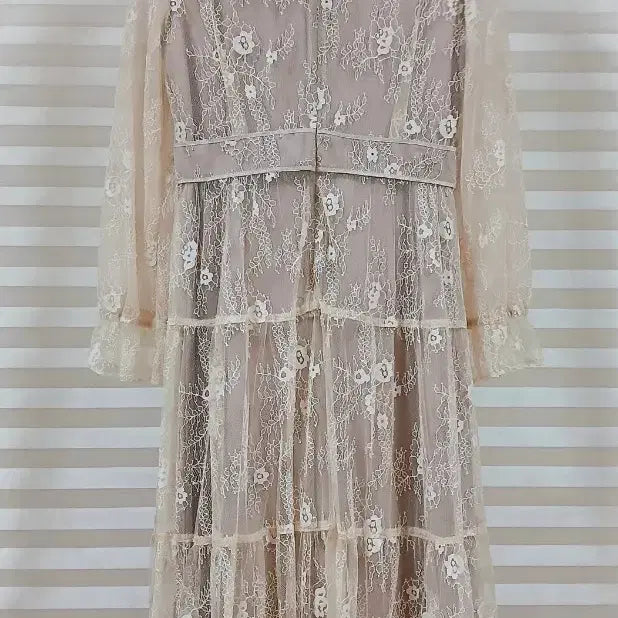[SOLD OUT] (미착용) 로엠 레이스 원피스 / 베네통 시슬리 써스데이 산드로 마쥬 린