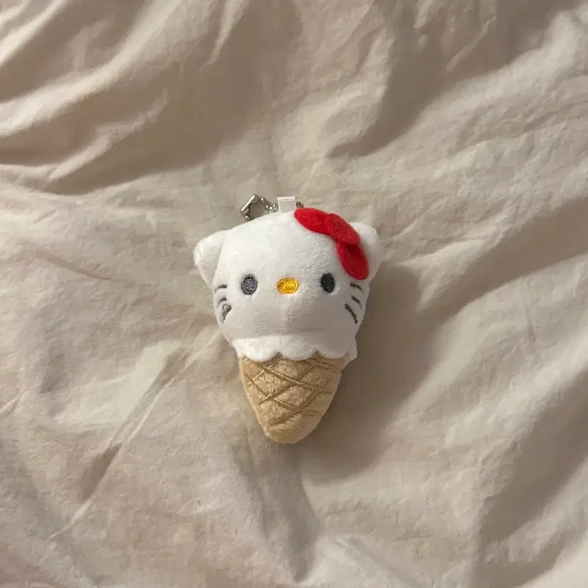 [BUNJANG] (새상품) 헬로키티 소프트콘 아이스크림 키티 키링 인형 / (새상품) 헬로키티 소프트콘 아이스크림 키티 키링 인형