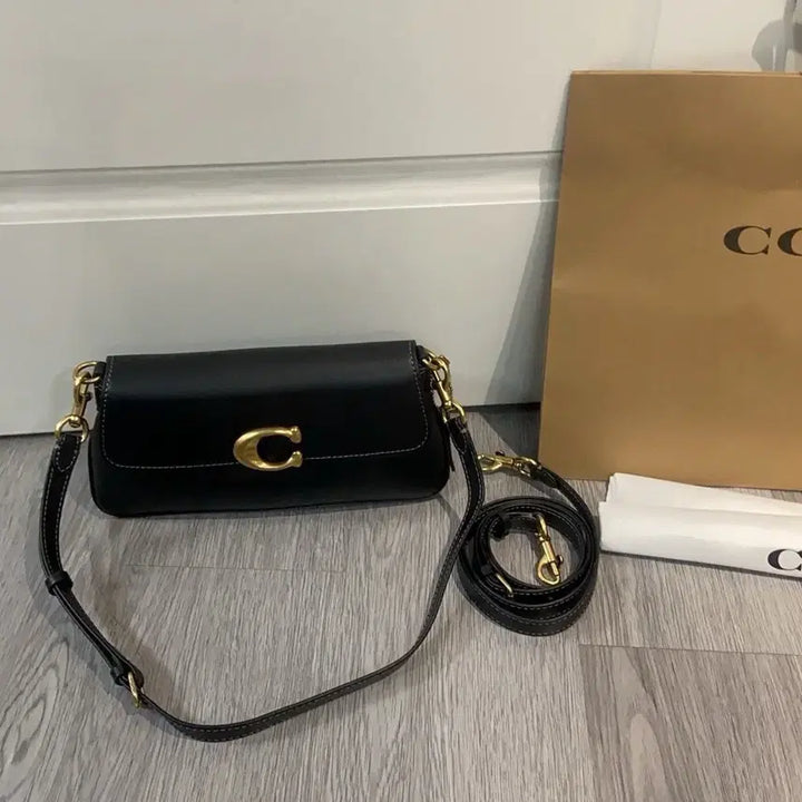 [BUNJANG] Coach Black Leather Shoulder Bag / 코치 블랙 레더 숄더백 / 크로스백