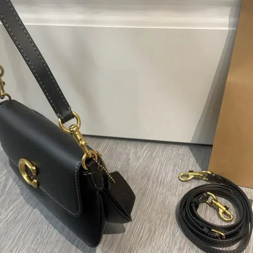 [BUNJANG] Coach Black Leather Shoulder Bag / 코치 블랙 레더 숄더백 / 크로스백