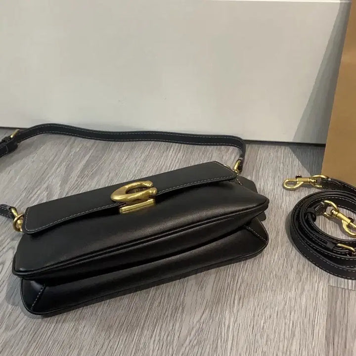[BUNJANG] Coach Black Leather Shoulder Bag / 코치 블랙 레더 숄더백 / 크로스백