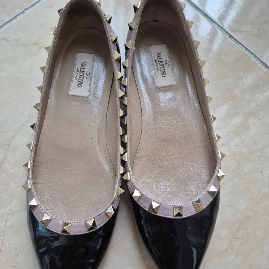 [SOLD OUT] 발렌티노 락스터드 플랫 38.5