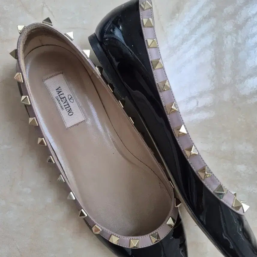 [SOLD OUT] 발렌티노 락스터드 플랫 38.5