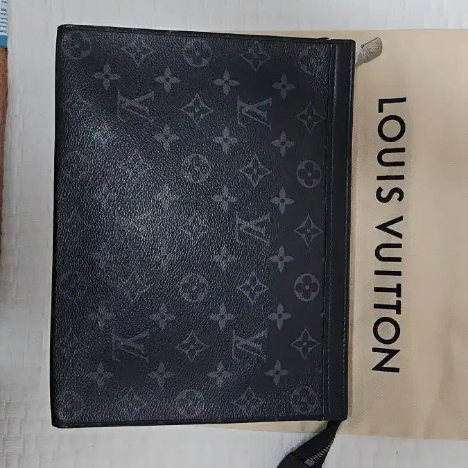 [BUNJANG] Louis Vuitton Monogram Eclipse Clutch / 루이비통 모노그램 이클립스 클러치 급매