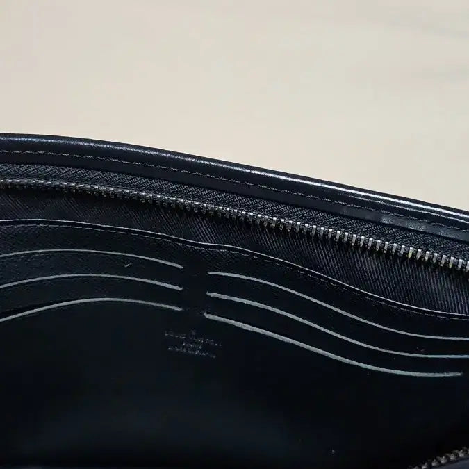 [BUNJANG] Louis Vuitton Monogram Eclipse Clutch / 루이비통 모노그램 이클립스 클러치 급매