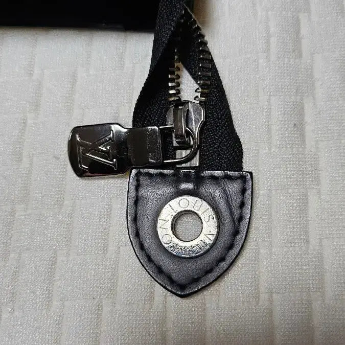 [BUNJANG] Louis Vuitton Monogram Eclipse Clutch / 루이비통 모노그램 이클립스 클러치 급매