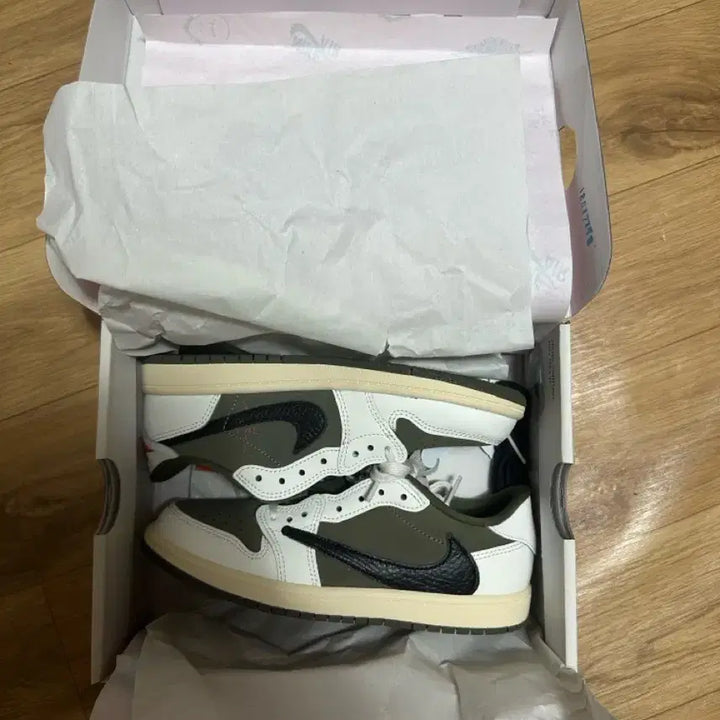 [BUNJANG] Nike Travis Scott Low Reverse Olive (PS) Sneakers / 조던 트레비스 스캇 로우 리버스올리브 220 (ps)