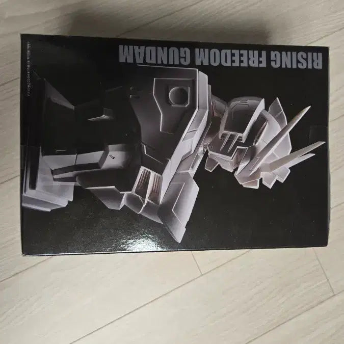 [BUNJANG] Bandai G-Ceramical Rising Freedom Gundam Statue (Sealed) / 미개봉 [반다이] G-세라믹 라이징 프리덤 건담 좌상 팝니다
