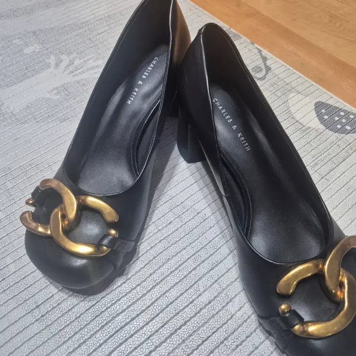 [BUNJANG] Charles &amp; Keith Pumps 235 / 새거)찰스앤키스 펌프스 235