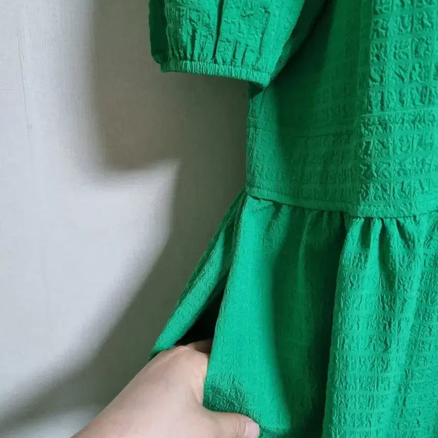 [SOLD OUT] 그린 퍼프 엠보 반팔 롱 원피스