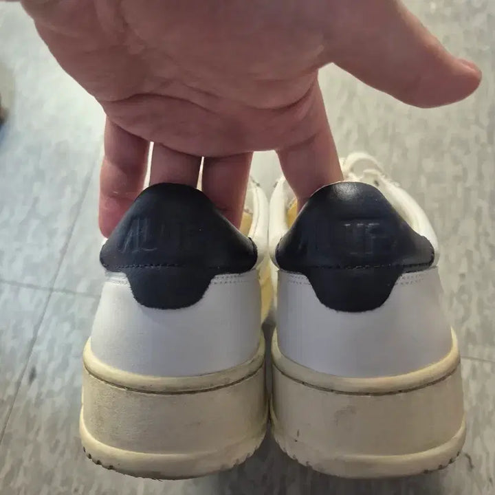 [BUNJANG] Autry Medalist Navy Sneakers / 오트리 메달리스트 네이브 41사이즈