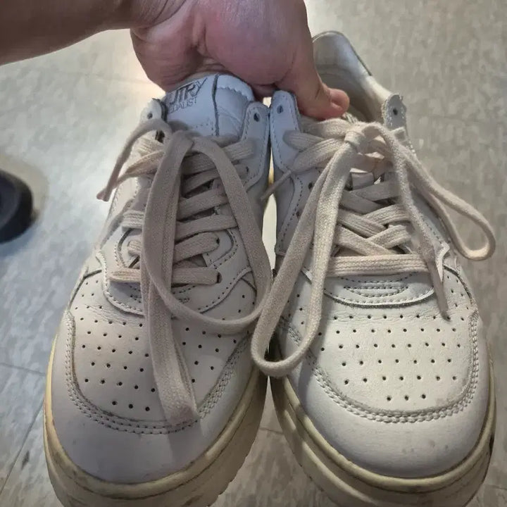 [BUNJANG] Autry Medalist Navy Sneakers / 오트리 메달리스트 네이브 41사이즈