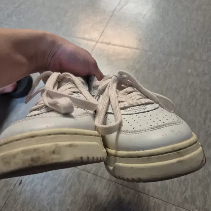 [BUNJANG] Autry Medalist Navy Sneakers / 오트리 메달리스트 네이브 41사이즈
