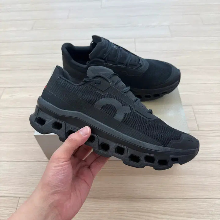 [BUNJANG] On Running Cloudmonster Void Black Sneakers / [44] 온 러닝 클라우드몬스터 보이드 블랙 (크림 구매)