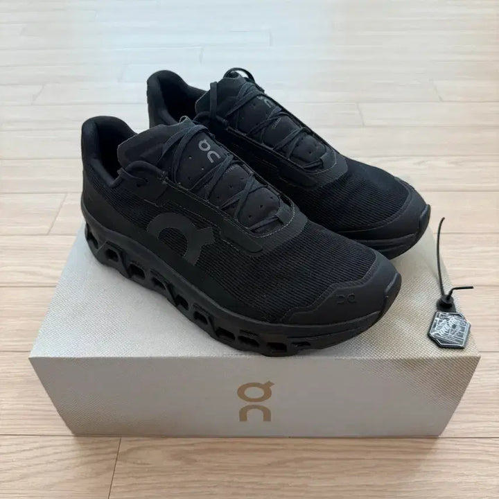 [BUNJANG] On Running Cloudmonster Void Black Sneakers / [44] 온 러닝 클라우드몬스터 보이드 블랙 (크림 구매)