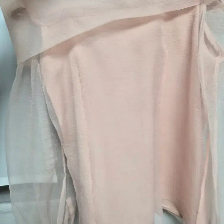 [BUNJANG] Labelle Blanc Off-Shoulder Blouse / 라벨르블랑 오프숄더 블라우스