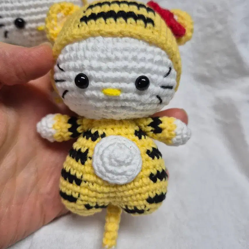 [BUNJANG] Hello Kitty Tiger Costume Keyring / 호랑이옷 입은 키티 키링