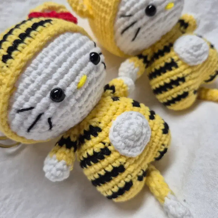 [BUNJANG] Hello Kitty Tiger Costume Keyring / 호랑이옷 입은 키티 키링